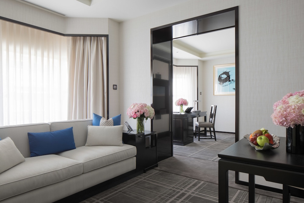 Grand Premier Suite, 1 King Bed - Photo 4
