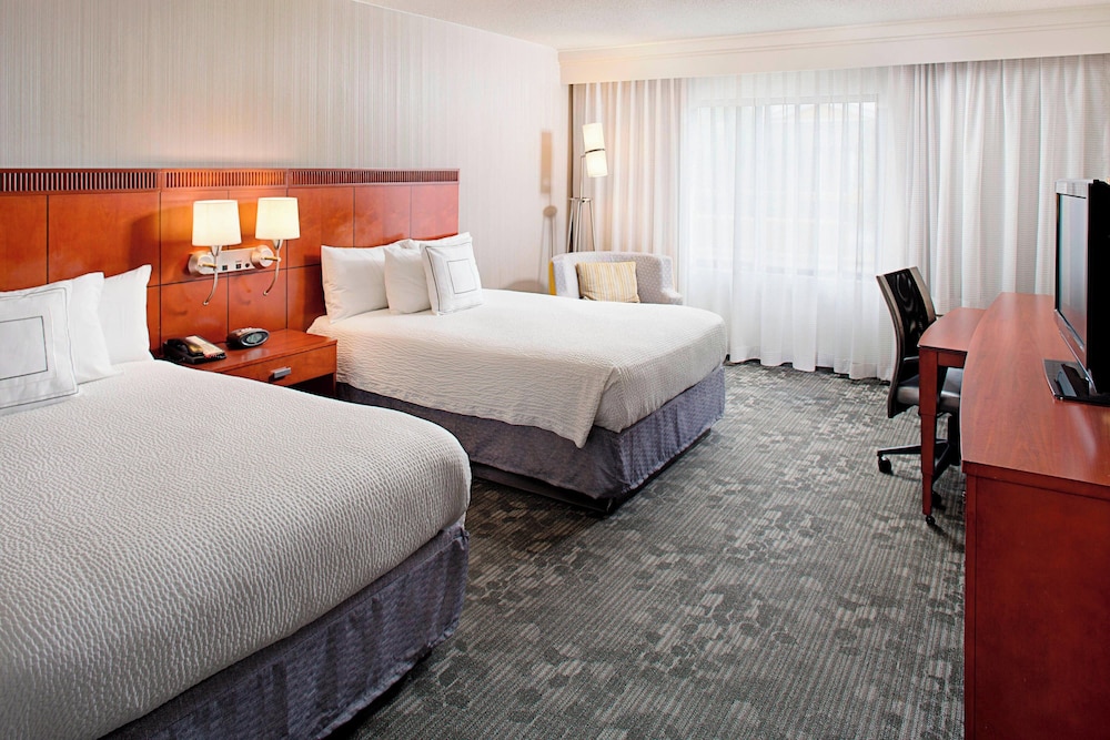 Room, 2 Double Beds (Hearing Accessible) - Photo 1