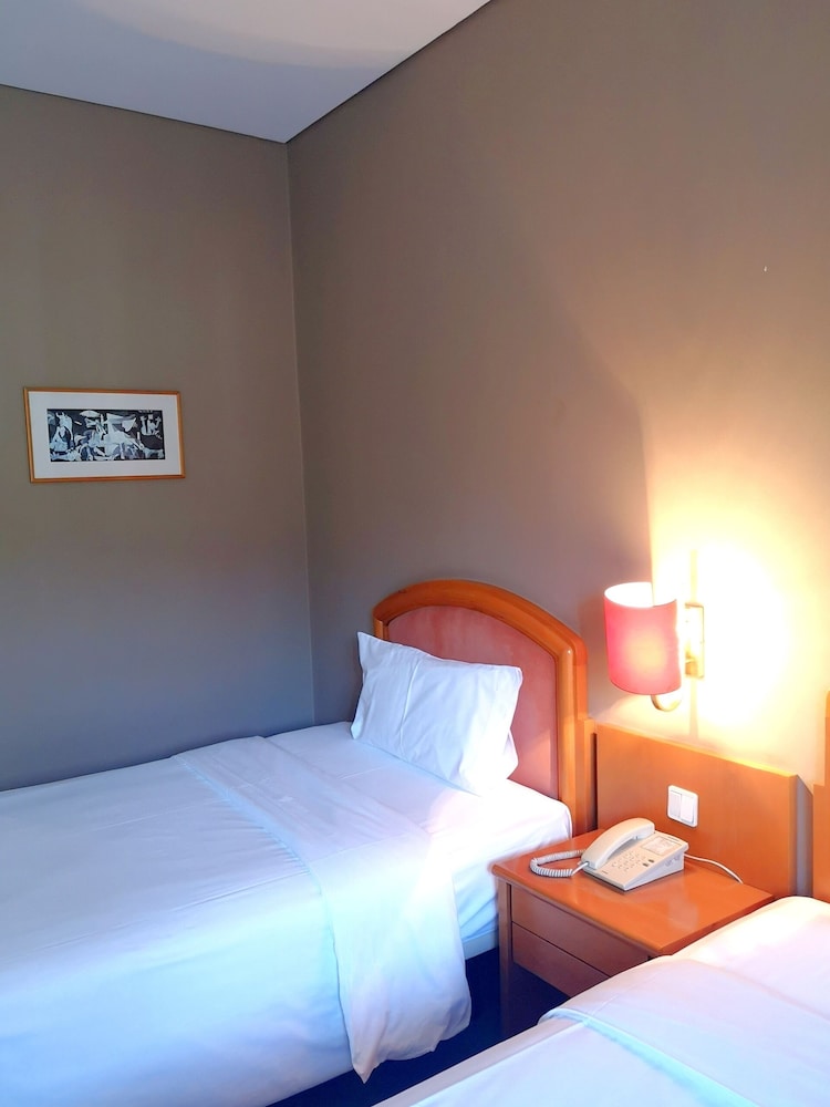 Twin Room - Photo 6