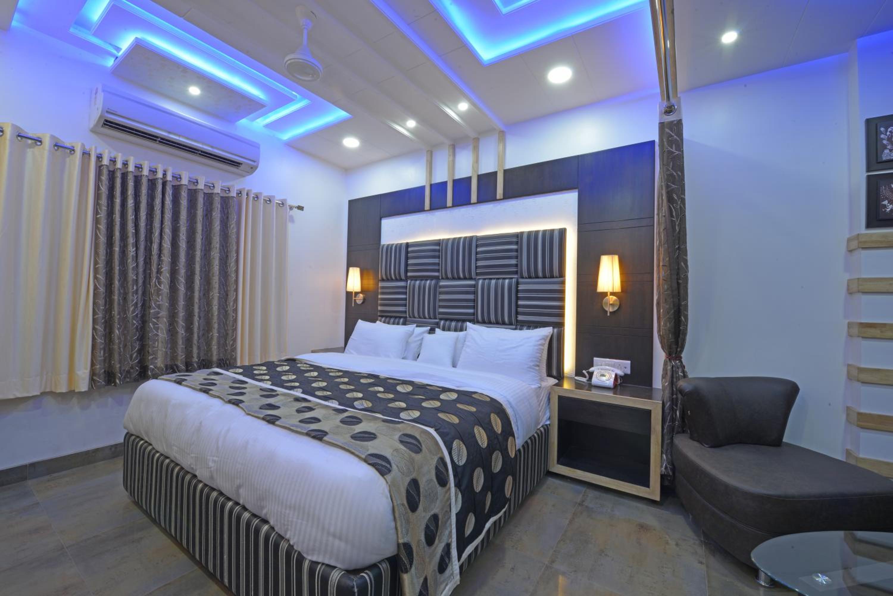 Royal Suite photo 2