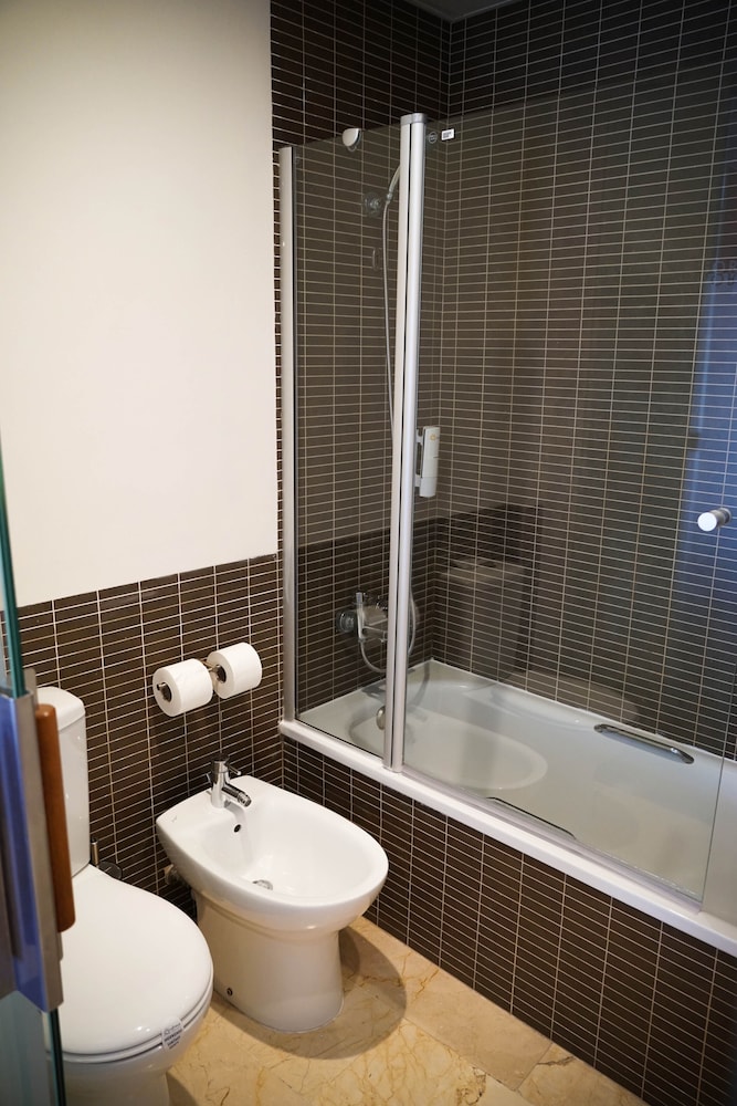 Quadruple Room (3 Adults + 1 Child) photo 3