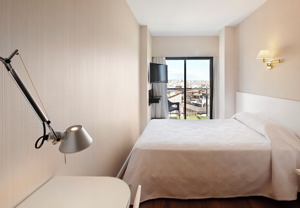 Premier Single Room, Balcony (Cathedral view)