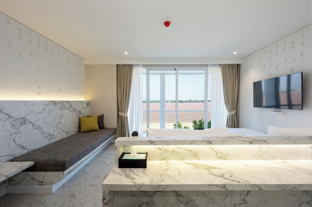 Deluxe Double Room, River View - Photo 4
