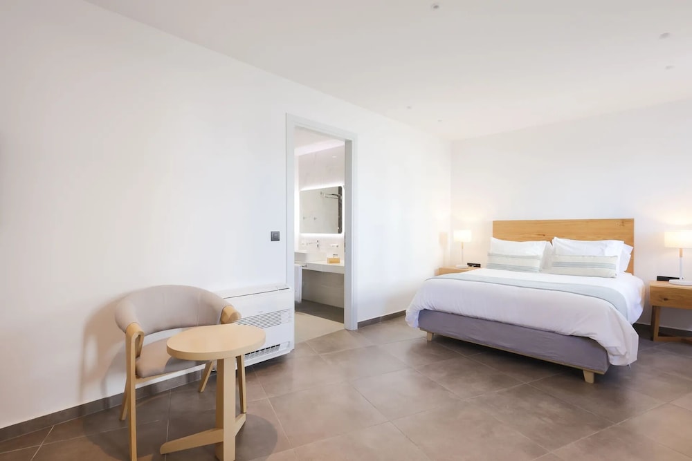 Comfort Room (Courtyard) - Photo 1