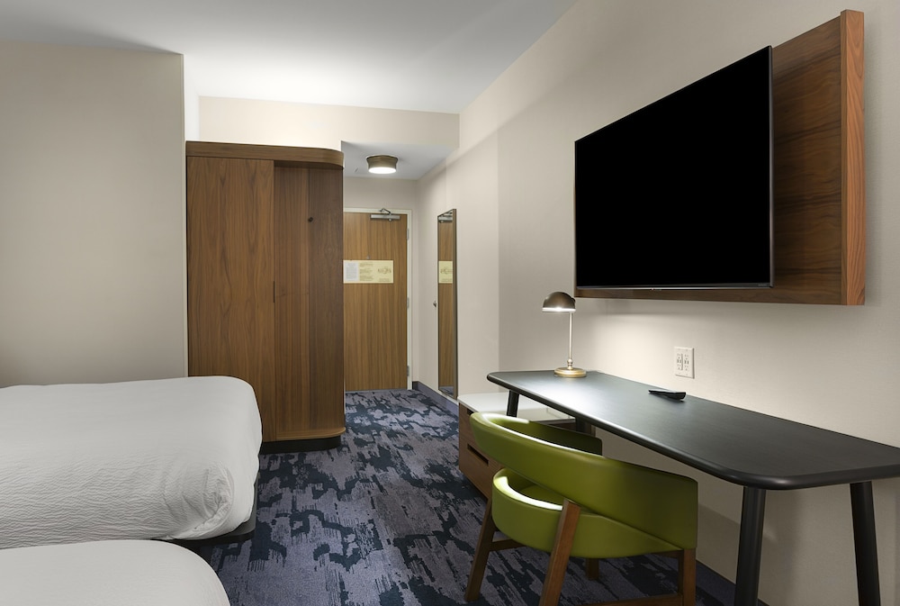 Room, 2 Queen Beds (Mobility Accessible, Tub)