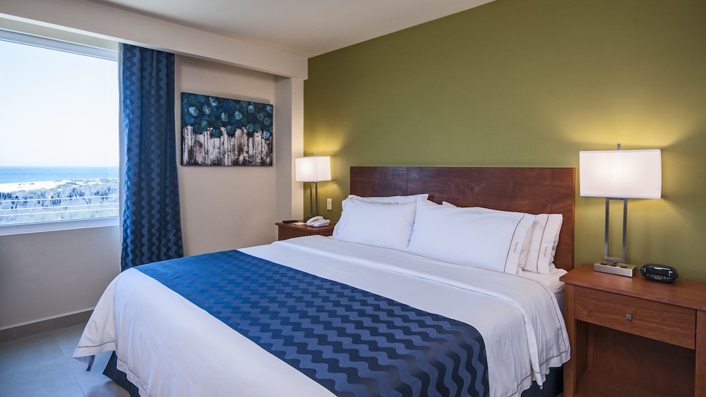 Standard Room, 1 King Bed thumbnail 5