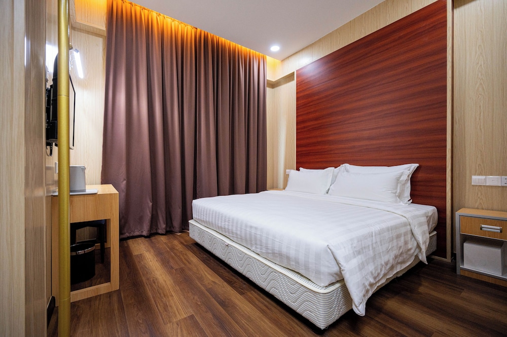 Deluxe Room, 1 King Bed, Non Smoking photo 1