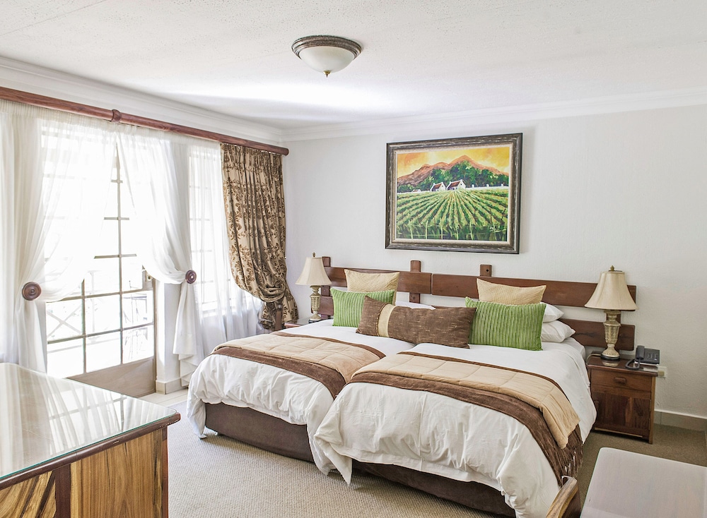 Luxury Room with 3/4 Beds (1) photo 1