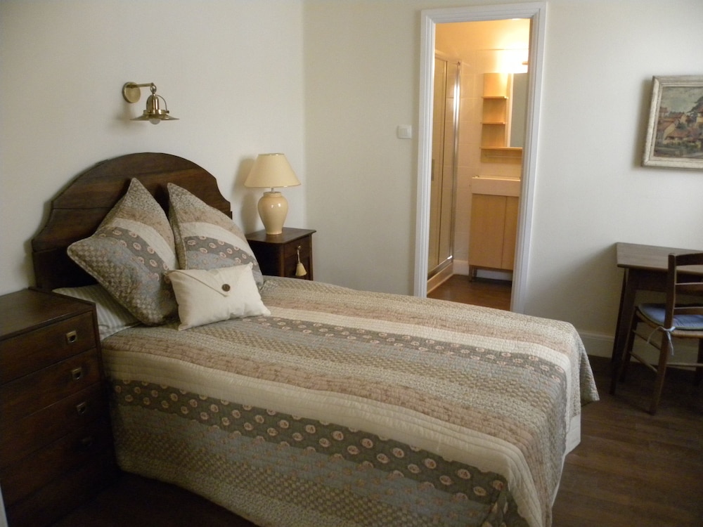 Classic Double Room Single Use, 1 Bedroom, Ensuite, Slope side photo 2