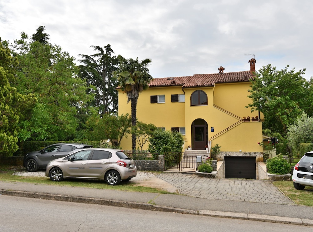 Apartment (Two Bedroom Apartment with Terrace)