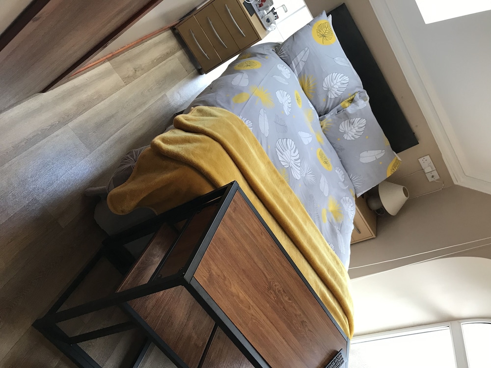 Business Double Room, 1 Double Bed, Ensuite, Mountain View (THREE) photo 2