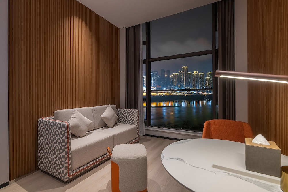 1 King 1 Bedroom Suite River View