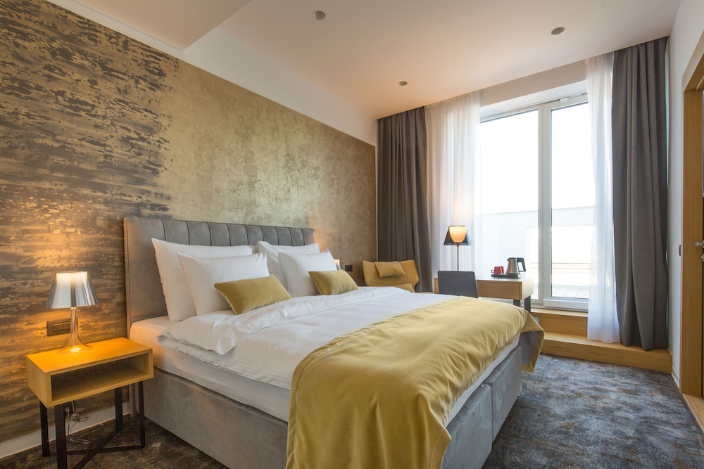 Executive Double Room, Balcony, City View - Photo 2