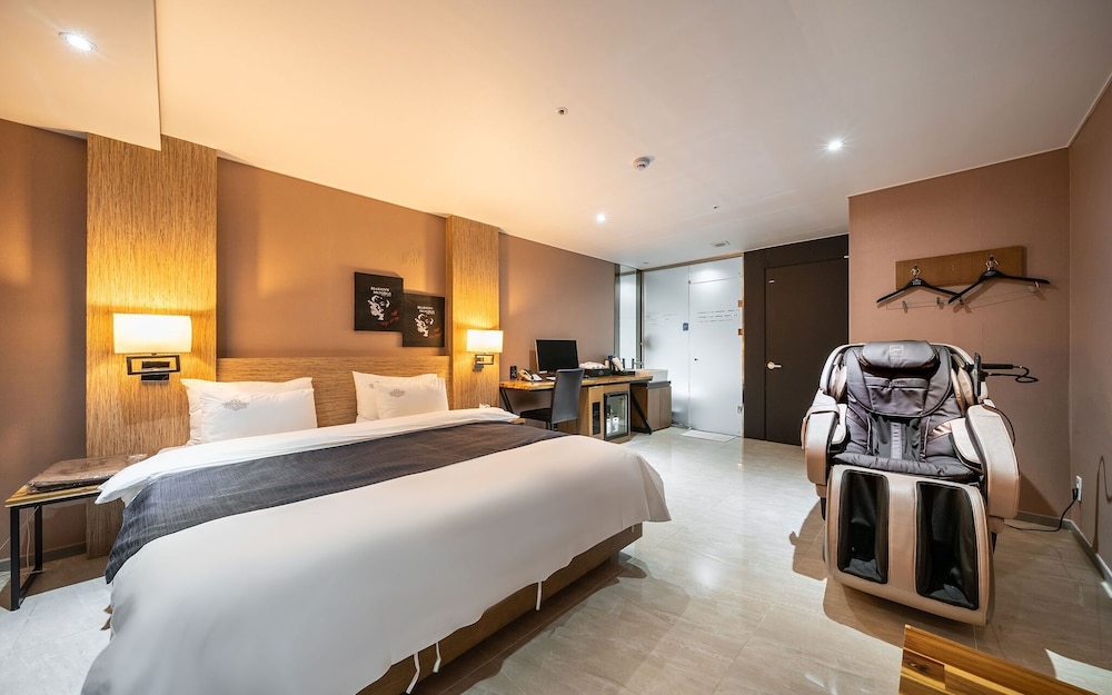 Room (Premium B (18:00 - 2:00 AM)) - Photo 1