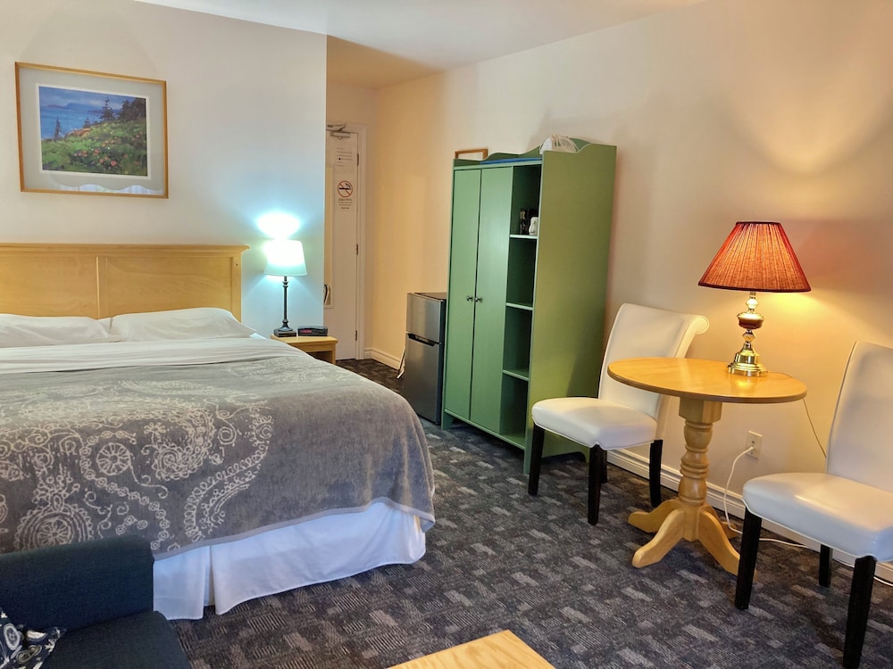 Deluxe Room, 1 Queen Bed with Sofa bed, Ocean View photo 2