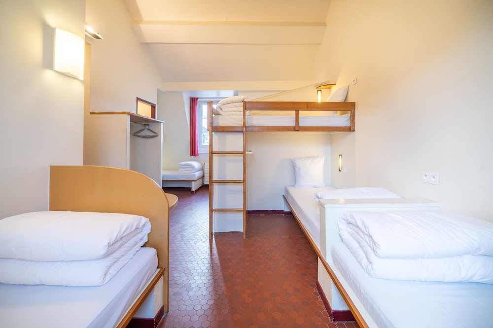 Shared Dormitory, Men only, Shared Bathroom (1bed in 10people dormitory, shared WC) photo 3
