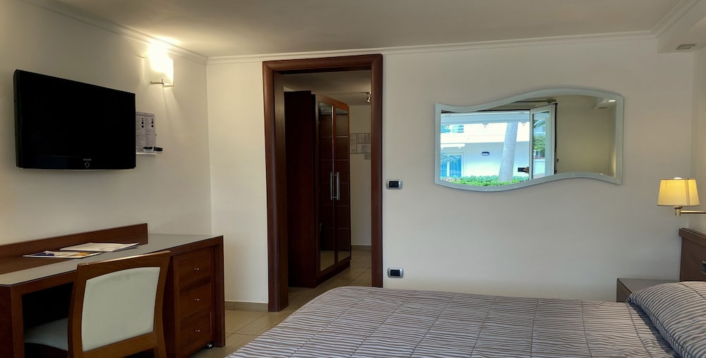 Standard Triple Room - Photo 2