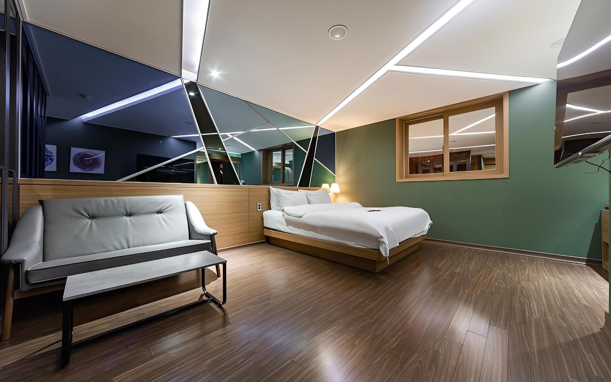 Room (1 Room per 1 Parking (Netflix)) photo 2