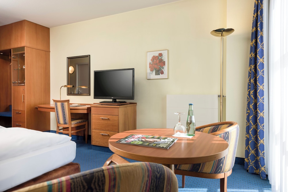 Deluxe Room, 1 King Bed photo 1