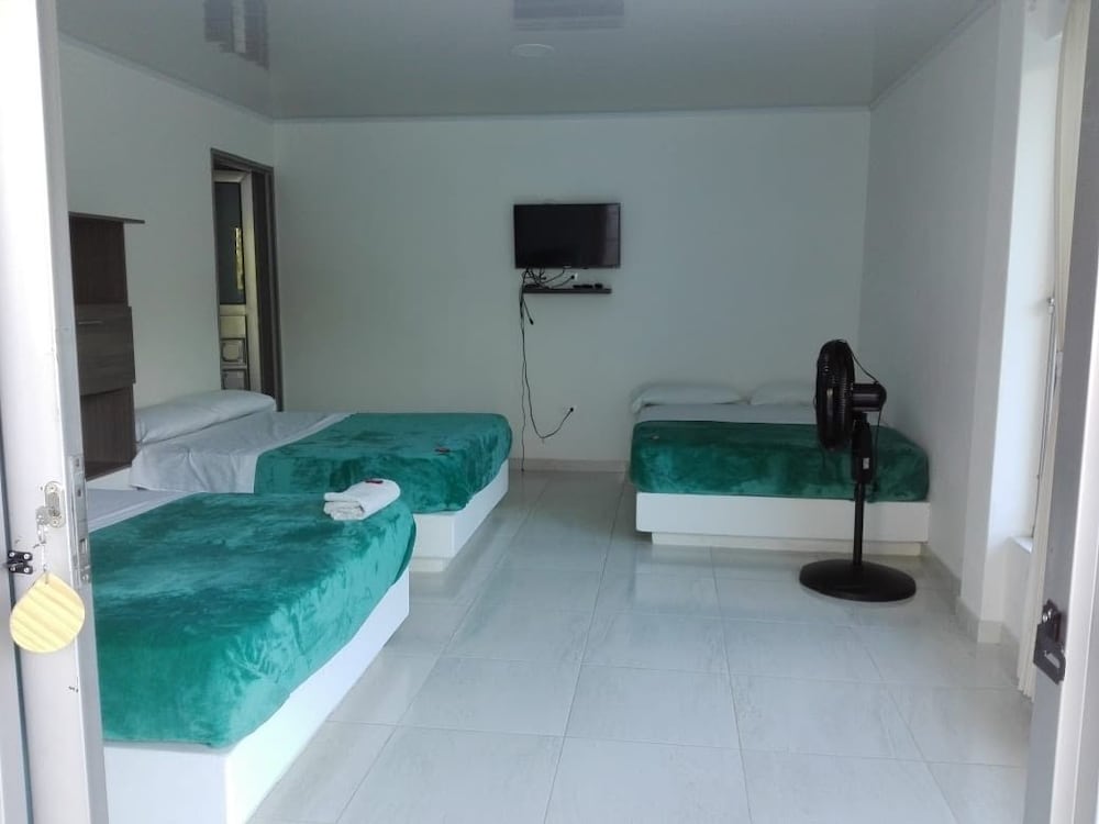Triple Room, 1 Bedroom (3 Double Beds, 6 Guests) photo 1