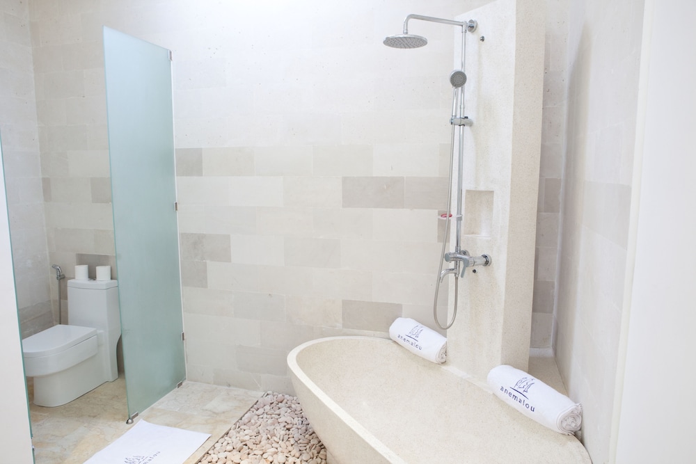 Junior Suite with Plunge Pool - Water Sport Activities Included photo 2