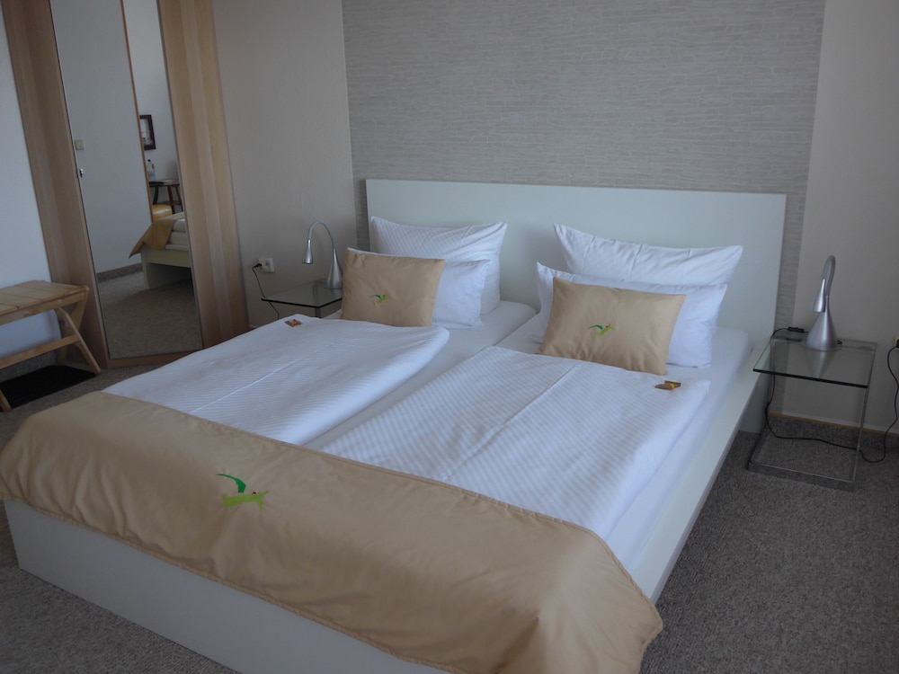 Comfort Twin Room, 1 Queen Bed, Non Smoking photo 3