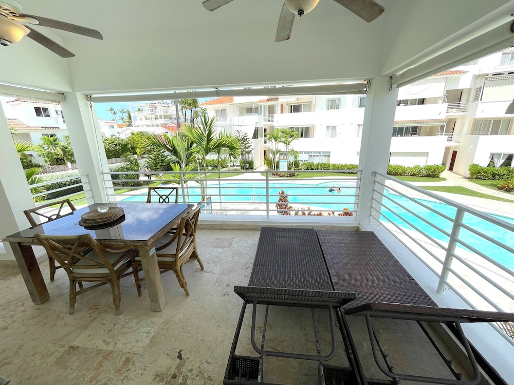 Deluxe Apartment, Pool View