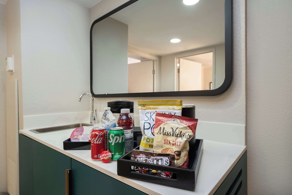 Suite, 1 King Bed, Non Smoking