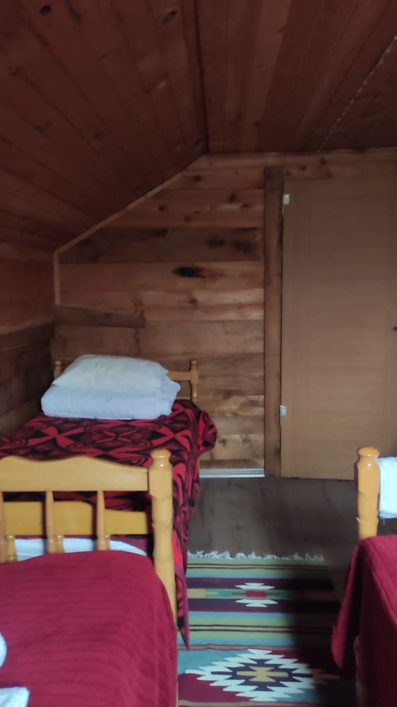 Basic Quadruple Room photo 3