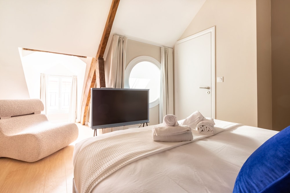 Apartment, Ensuite, City View - Photo 36