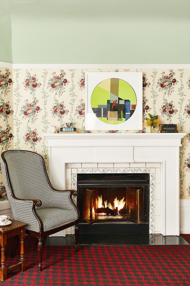 Luxury Room, 1 King Bed, Fireplace - Photo 4