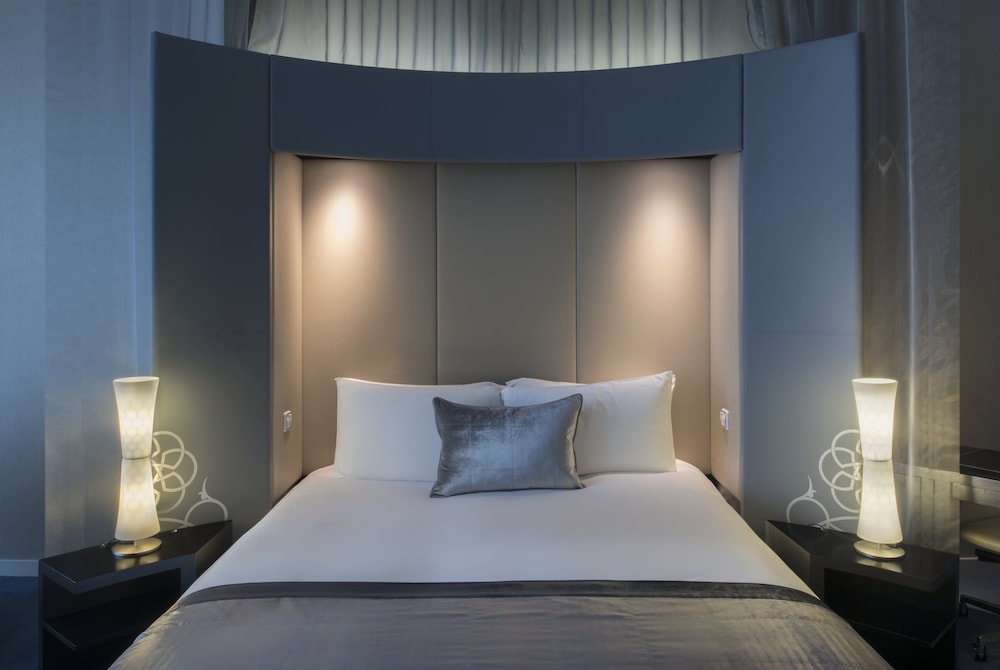 Deluxe Room, 1 King Bed, City View - Photo 4