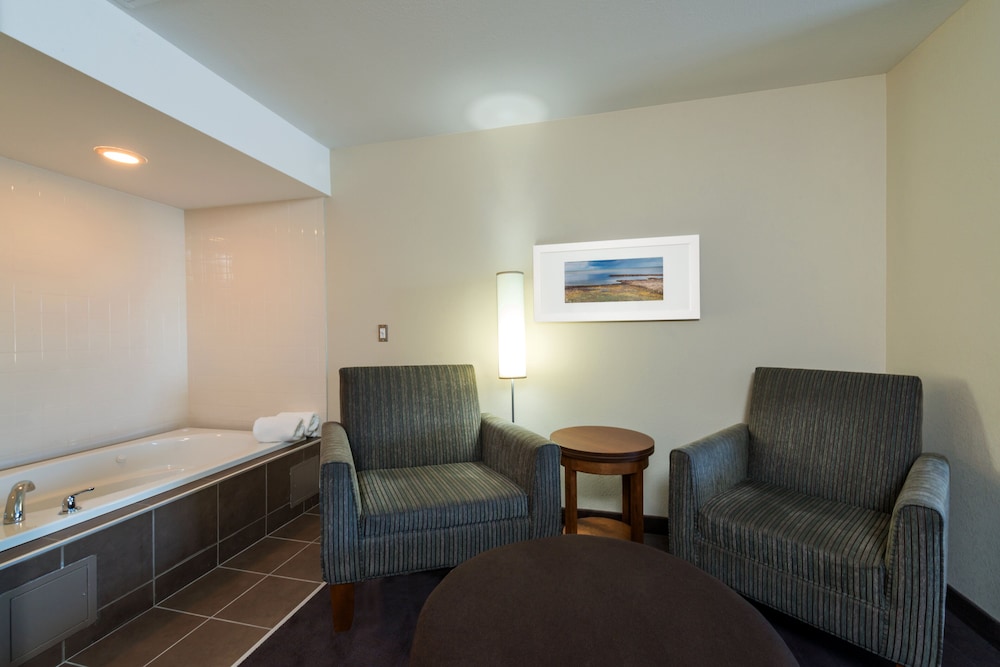 Standard Room, 1 King Bed, Fireplace (Wet Bar) photo 1