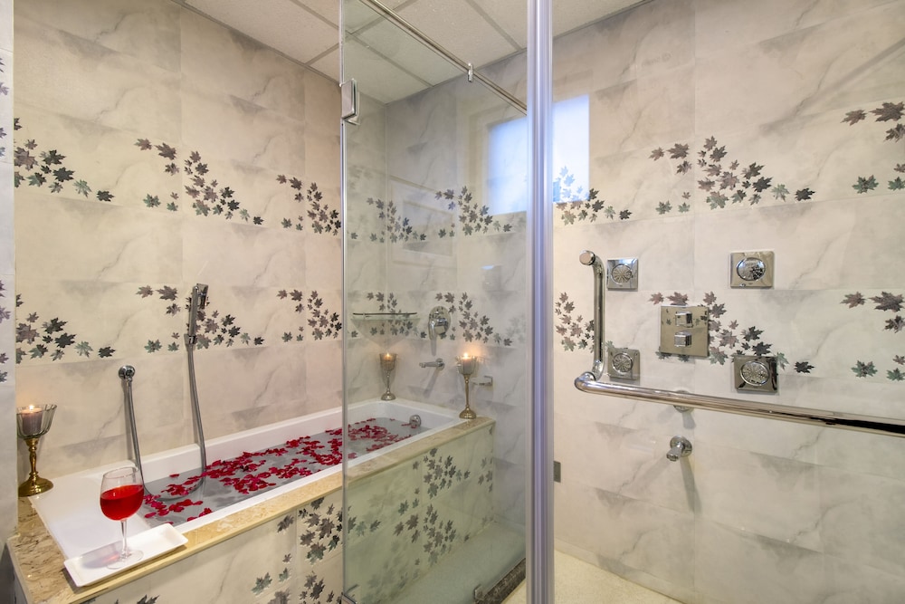 Luxury Suite photo 2