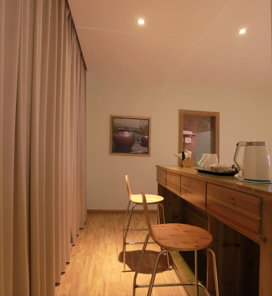 Family Room photo 3