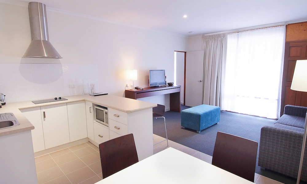 One Bedroom Apartment - Photo 3