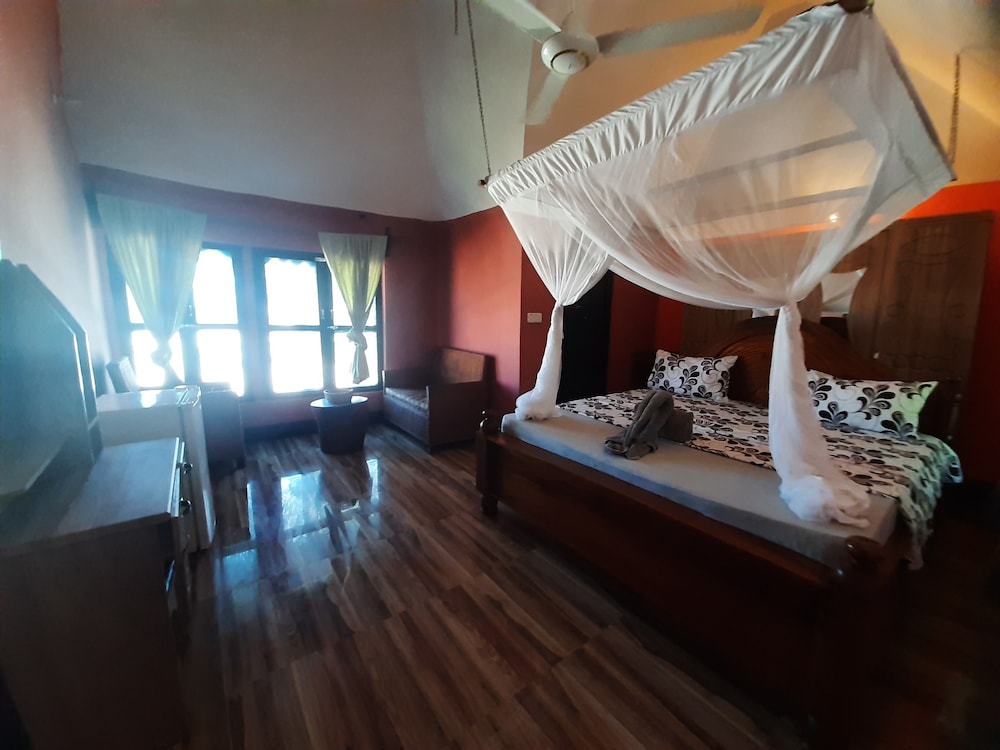 Basic Bungalow, 1 Queen Bed, Non Smoking