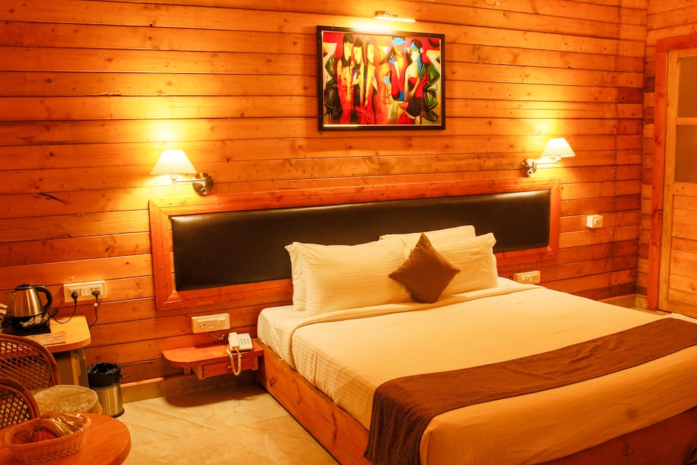 Luxurious Wooden Suite Room - Photo 2