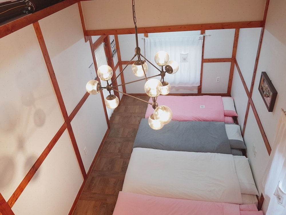 Room (# 4) photo 1
