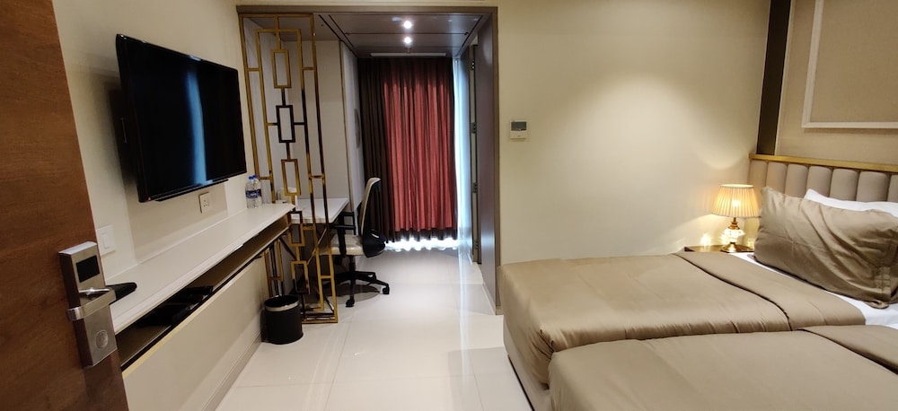 Deluxe Double or Twin Room - Photo 28