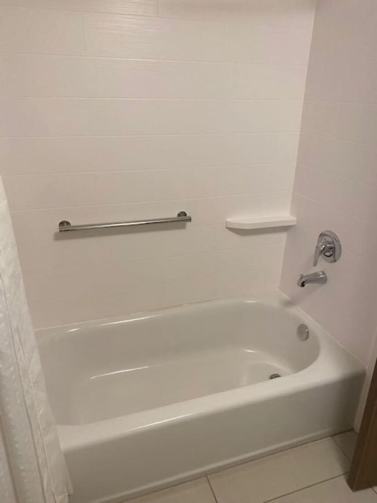 Standard Room, 2 Queen Beds (Walk-In Shower) - Photo 5