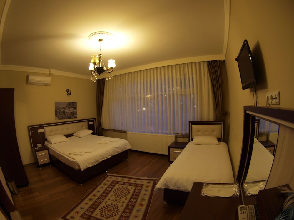 TRIPLE ROOM WITH RIVER VIEW photo 2