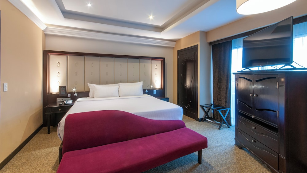 Executive Room, 1 King Bed, Non Smoking (Executive Level) - Photo 1