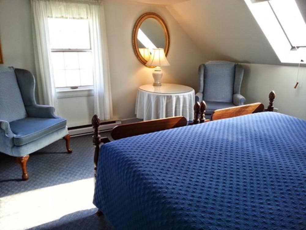 Include Knowles Jr. Suite photo 1