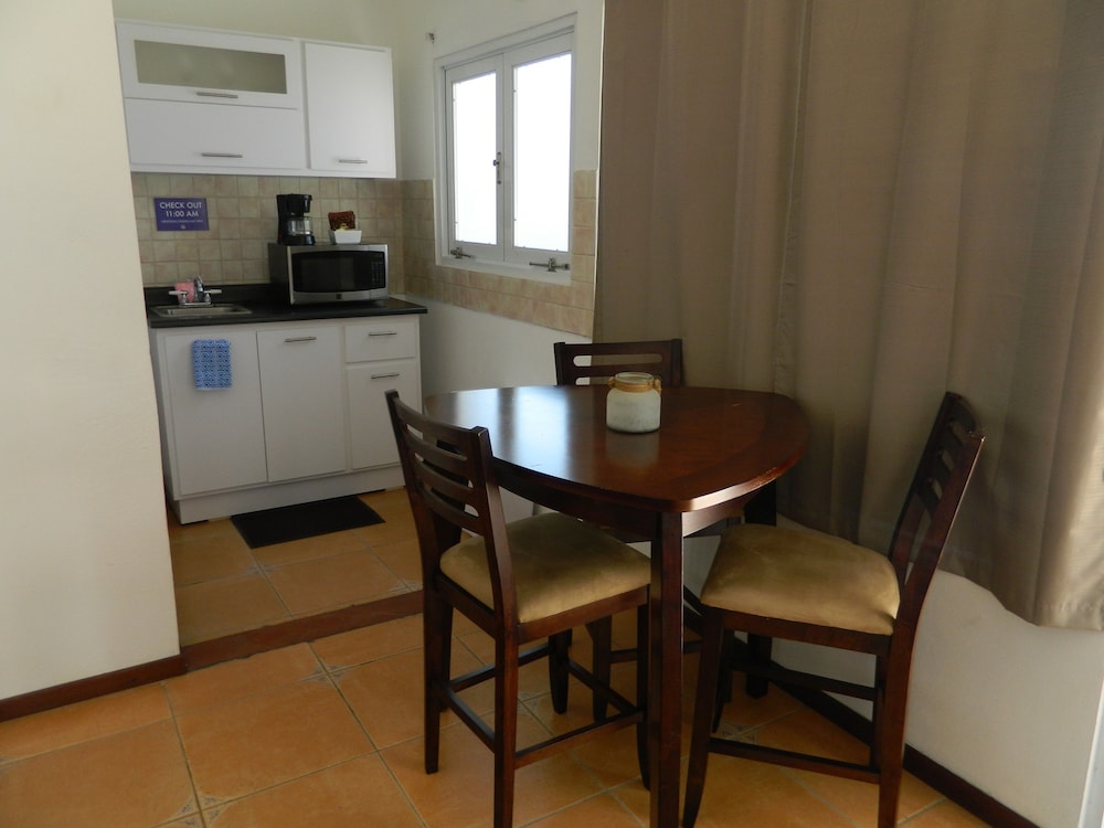 Comfort Apartment, 1 Queen Bed, Kitchenette, Ground Floor photo 3