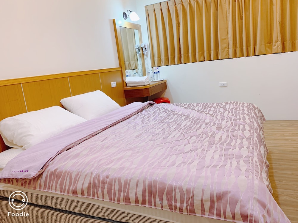 Economy Double Room, 1 King Bed photo 1
