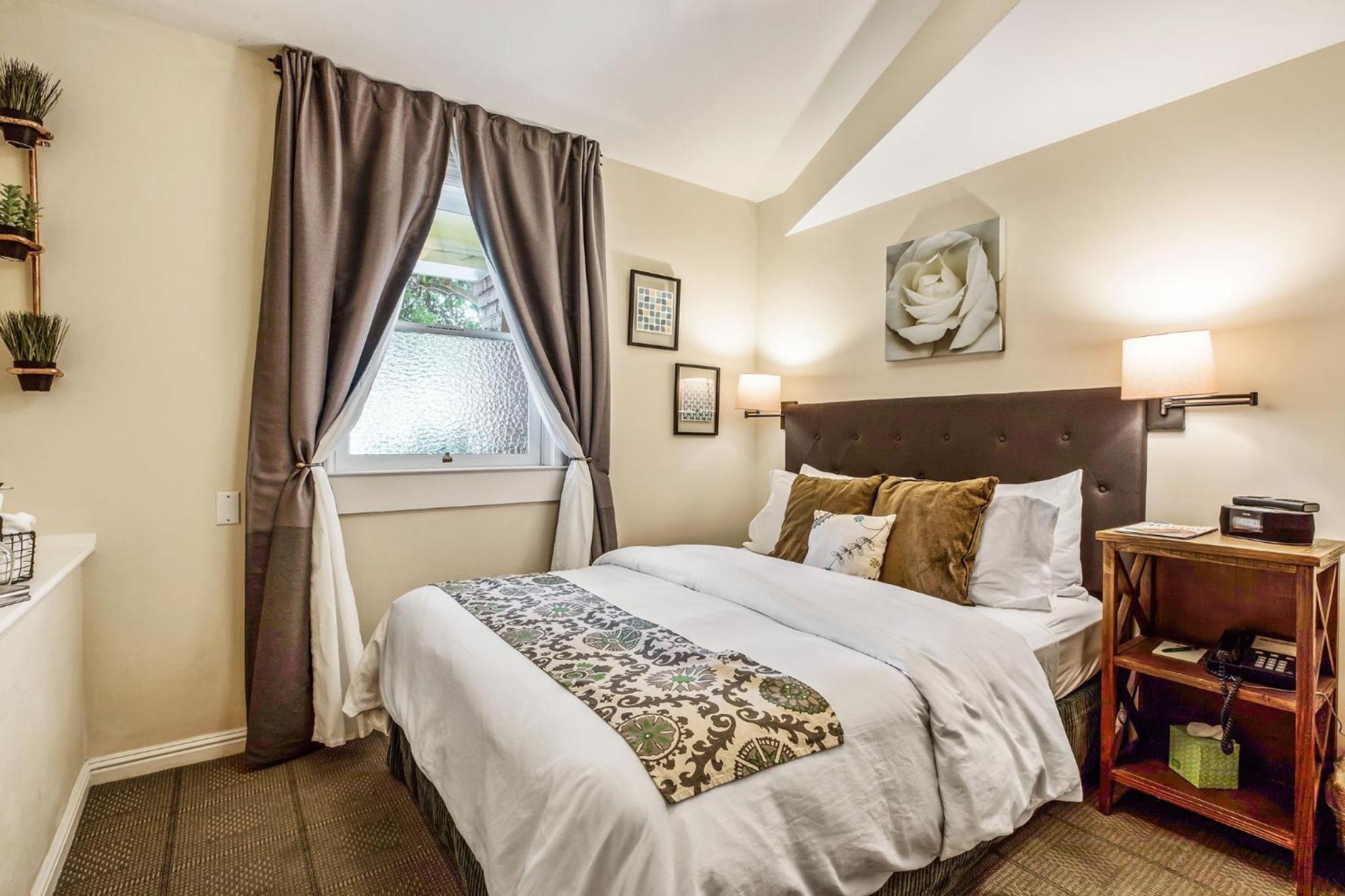 Budget Double Room photo 3