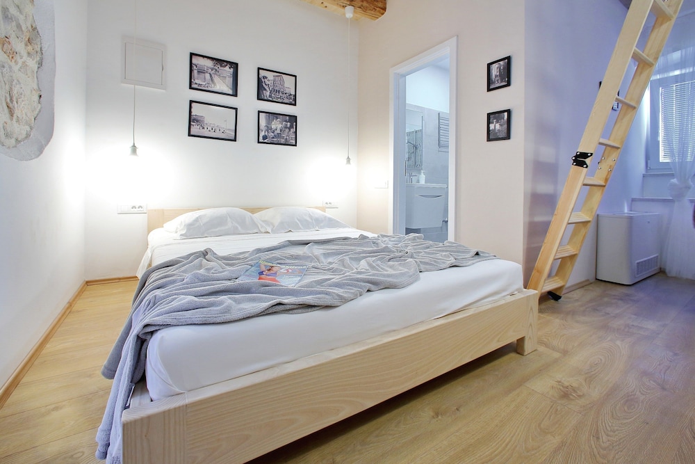 City Studio, 1 Double Bed, Balcony photo 2