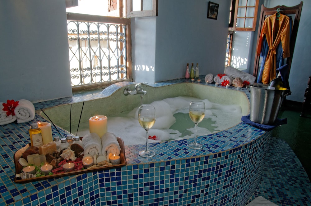 Grand Suite, Bathtub