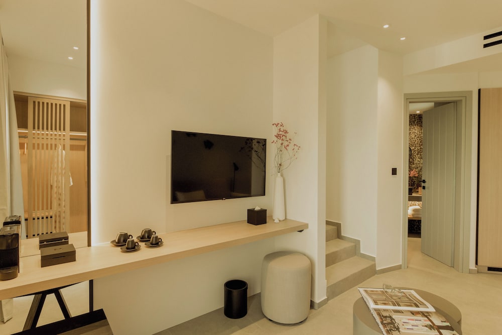 Standard Suite - Photo 5
